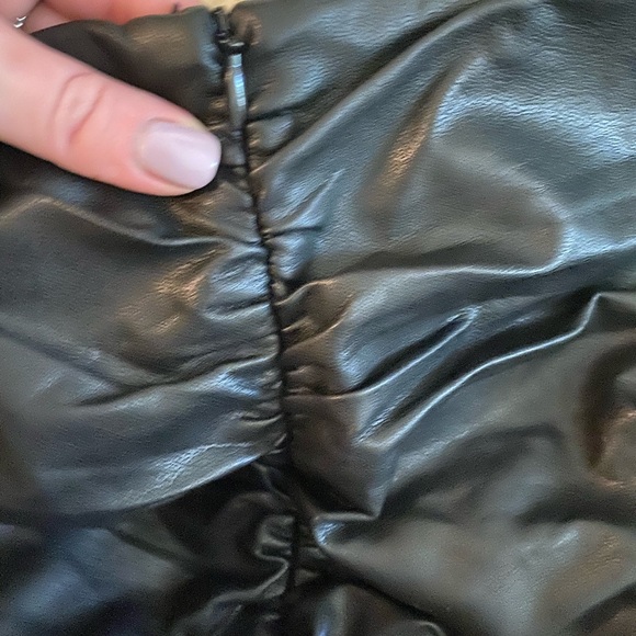 ASTR THE LABEL FAUX LEATHER RUCHED MINI - Picture 3 of 3